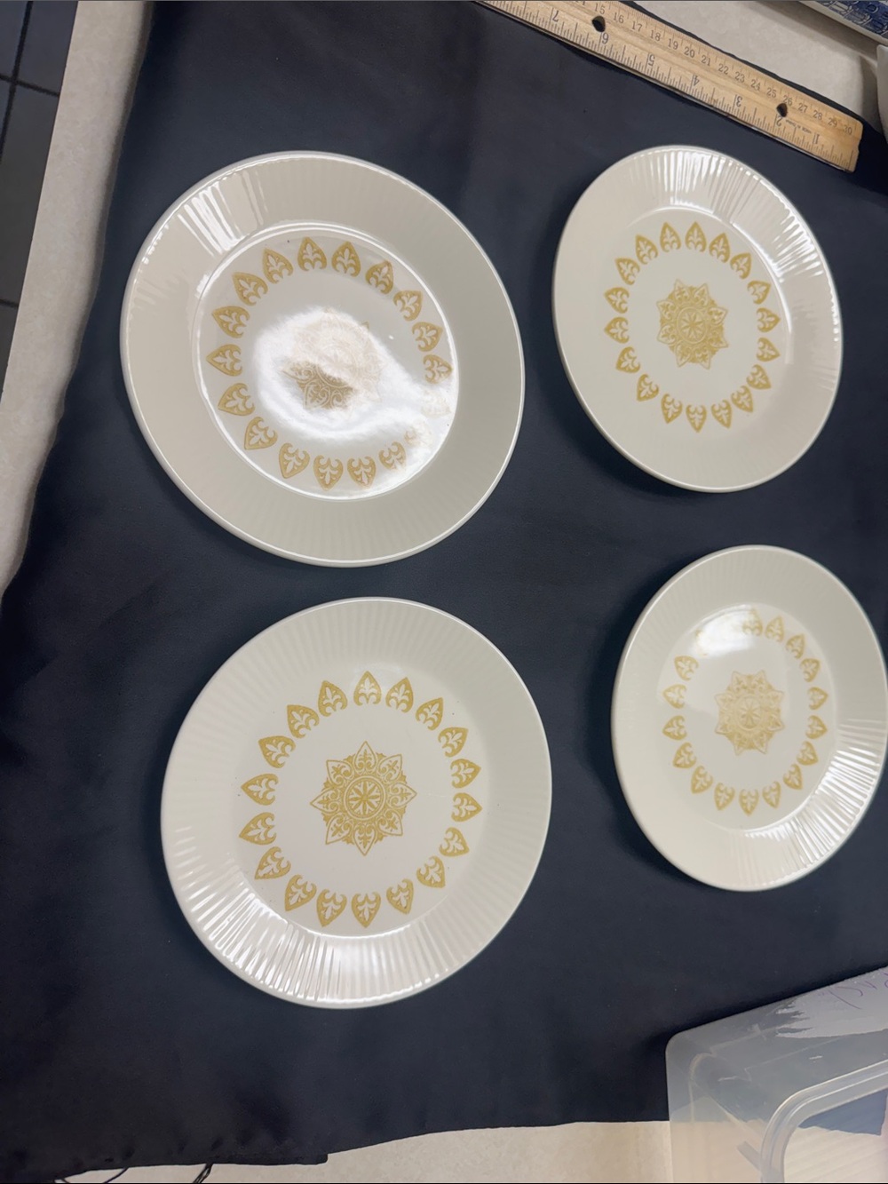 Homer Laughlin Sheffield  Set of 4 dessert plates 6 inch plates